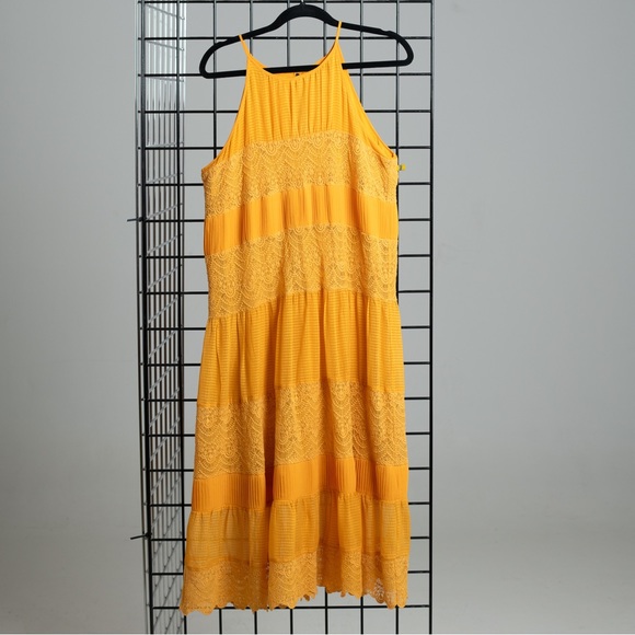 HD in Paris Golden Villanelle Lace and Pleated Tiered Dress - Picture 2 of 7